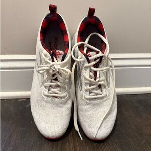 Brooks White and Red Run Merry Levitate 6 Athletic Shoes